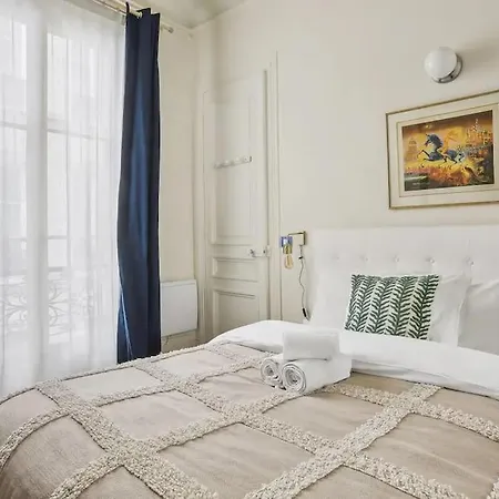 Elegant Parisien *